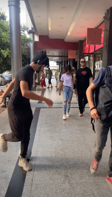 f79eb8e8deb3d43342013e35cf4661e7a3b92545.gif