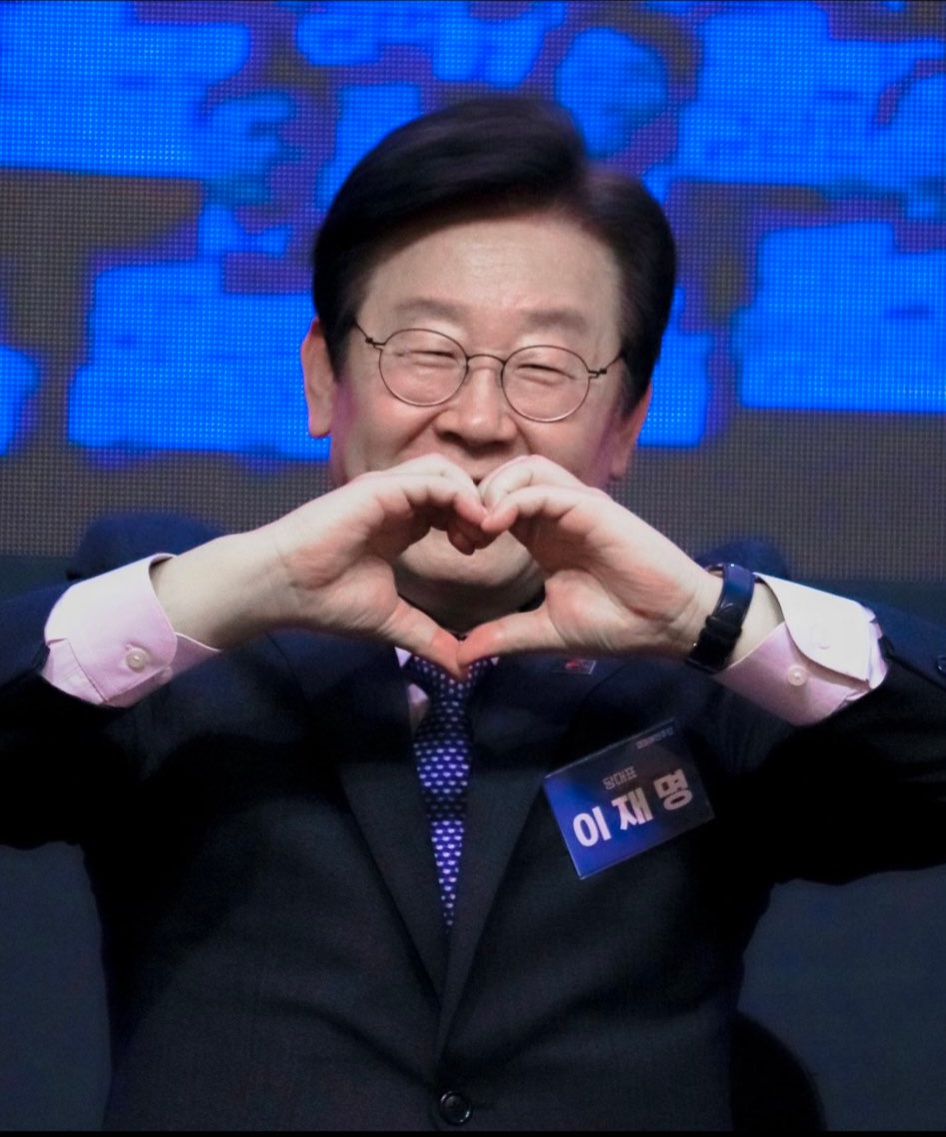 잇싸 - 내가 지금껏 포인트 31만점, 저 귀여운 잼칠라 아이템도 참고 복권도 참고 박박 모은 이유가 이거거든. 선거앞두고 온갖 ...