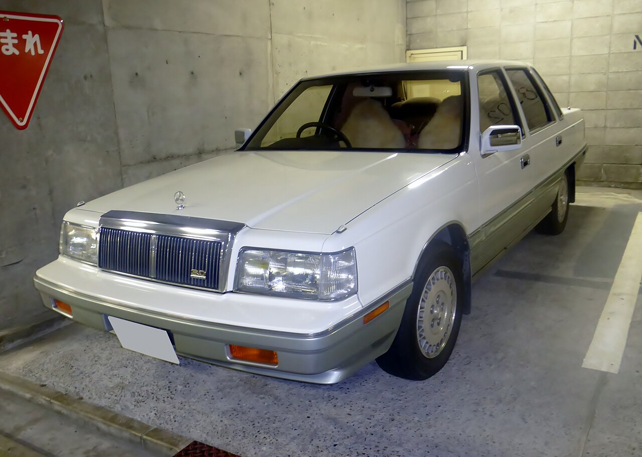 Mitsubishi_DEBONAIRE_V_Royal_(S12A)_front.jpg